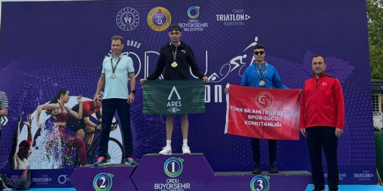 Enis Alçıcı, Ordu Triatlonu’nda birinci