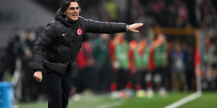 A Milli Takım, 2 yıl daha Montella’ya emanet