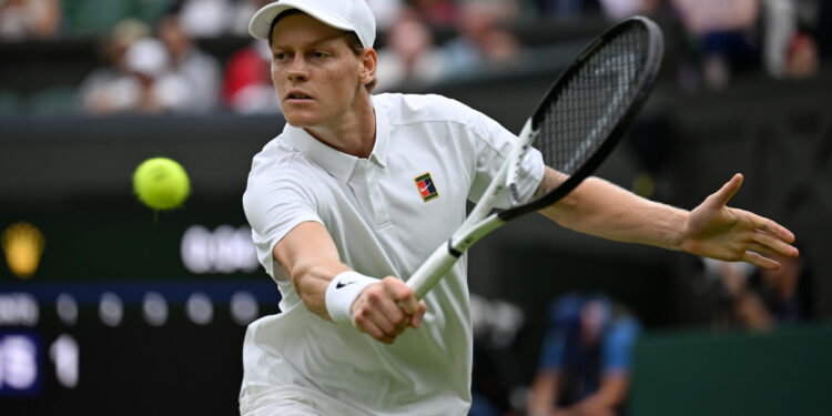 Wimbledon’da favoriler galip