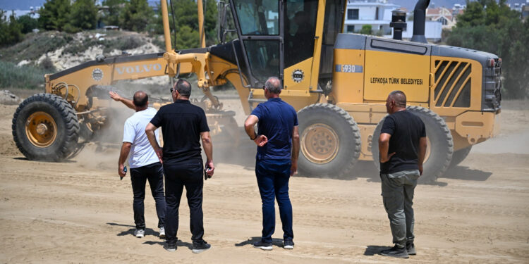 LTB Başkanı Harmancı ve KTFF Başkanı Sertoğlu spor kompleksinin yer alacağı yeri ziyaret etti