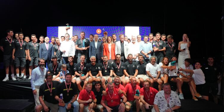 TC Cumhurbaşkanlığı 6’ncı Uluslararası Yat Yarışlarının KKTC etabı düzenlenen görkemli bir törenle sona erdi