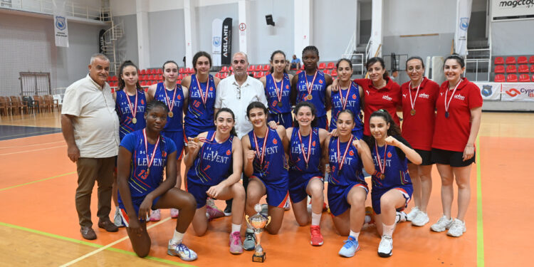 Levent iki kupanın da sahibi