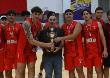 Final serisinin en değerli oyuncusu YDÜ’den Serhan Öner oldu