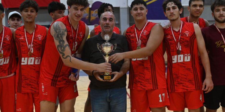 Final serisinin en değerli oyuncusu YDÜ’den Serhan Öner oldu