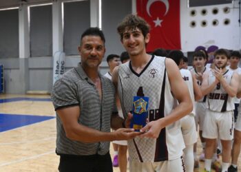 Erkekler Ligi’nde şampiyonluk kupası,Yakın Doğu Üniversitesi’nin