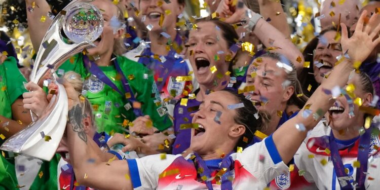 İngiltere şampiyon