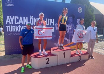 Aycan Önel U14 Türkiye Şampiyonası’nda Kumsal Arsal, 200 metre branşında Türkiye ikincisi oldu