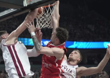 12 Dev Adam, Avrupa Basketbol Şampiyonası’na galibiyetle başladı