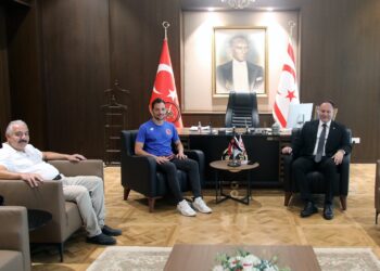 Öztürkler, milli yüzücü Doğukan Ulaç’ı tebrik etti