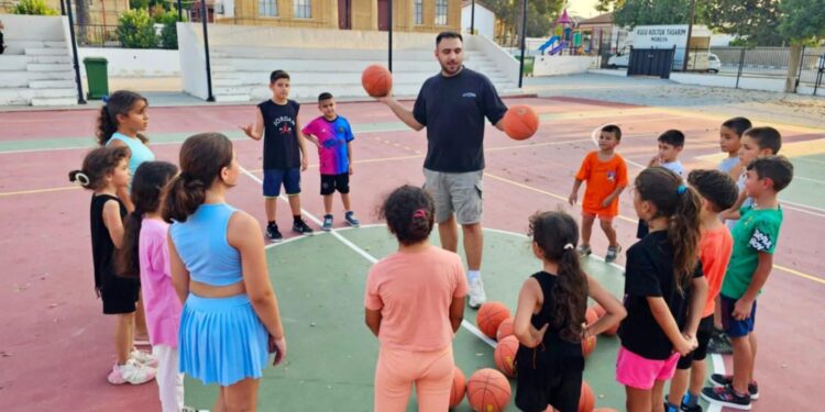 Gönyeli-Alayköy Belediyesi basketbol kursları devam ediyor