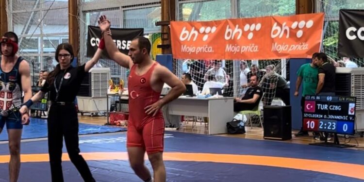 Ömer’den bronz madalya