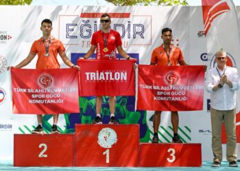Triatletler, Eğirdir’de kürsüye çıktı