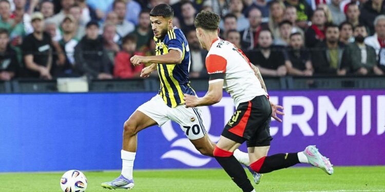 Fenerbahçe, deplasmanda Feyenoord’a 2-1 yenildi