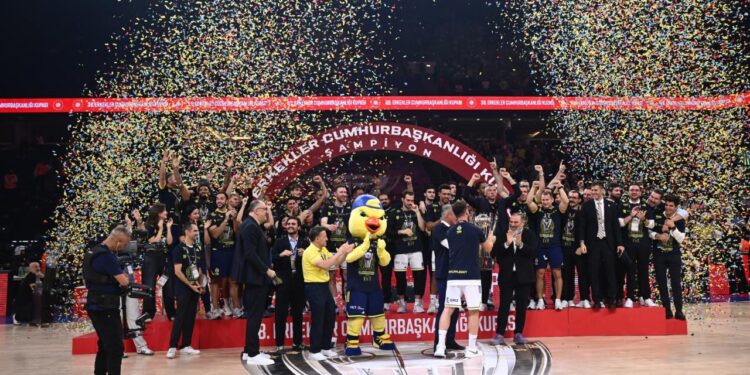 Fenerbahçe Beko, 38. Erkekler Cumhurbaşkanlığı Kupası’nı aldı