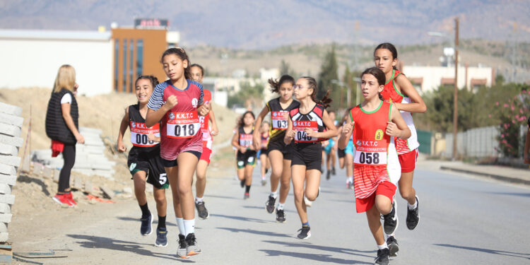 CUMHURİYET YOL KOŞUSU DÜZENLENİYOR