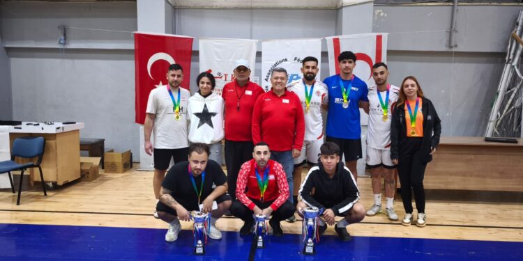 ERKEKLERDE ADASPOR, KADINLARDA DAÜ ŞAMPİYON