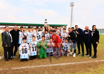 ORTAOKULLAR FUTBOLDA ŞAMPİYON LYL