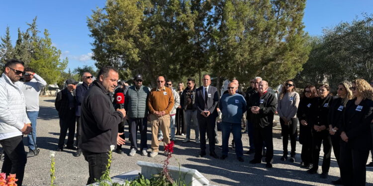 BEYAR KABRİ BAŞINDA ANILDI