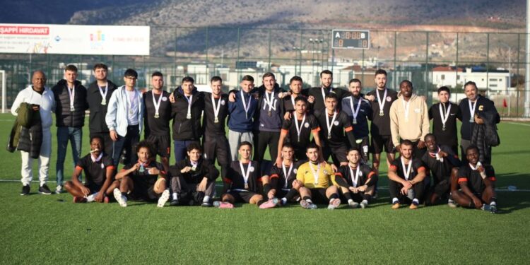 ÜNİVERSİTELER FUTBOLDA ŞAMPİYON DAÜ