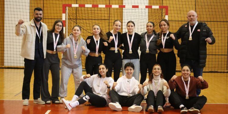 FUTSALDA KADINLAR ŞAMPİYONU YDÜ