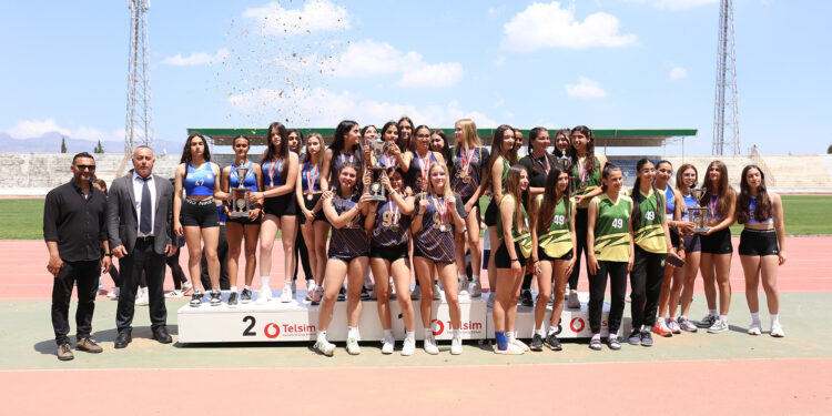 NBC VE KURTULUŞ LİSESİ ŞAMPİYON