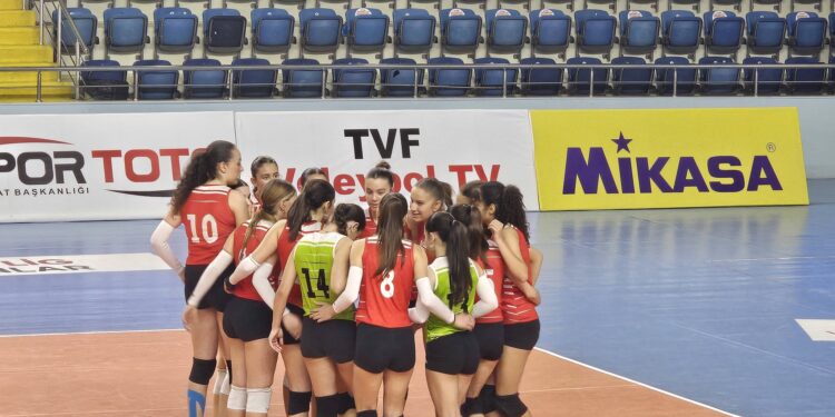 KIZLARIMIZDAN ÇİFTE GALİBİYET