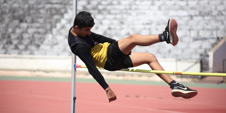 KÜÇÜK ATLETLER PİSTE ÇIKTI