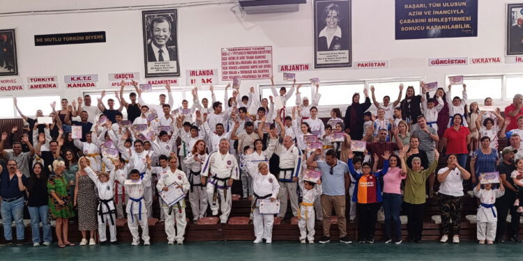 TAEKWONDOCULAR 19 MAYIS İÇİN YARIŞTI