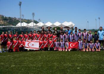 BİZİM ÇOCUKLARIN BİLEĞİ BÜKÜLMEDİ