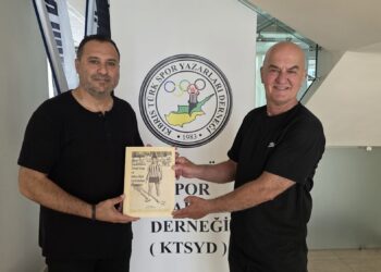 KARAOKÇU SON KİTABINI KTSYD’NE HEDİYE ETTİ