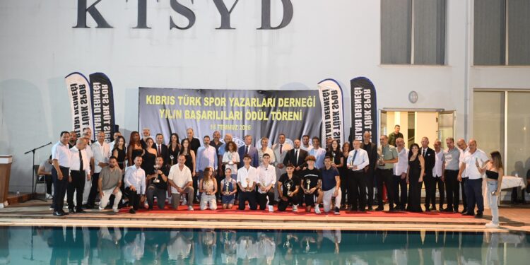 YILIN BAŞARILILARI ÖDÜLLERİNİ ALDILAR